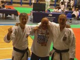 MS 2011 Itálie,
zleva Panýrek, Kovář a Kábrt,
naše pýcha v kategorii masters. MS 2011 Itálie,
zleva Panýrek, Kovář a Kábrt,
naše pýcha v kategorii masters.
