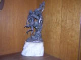 Metamorphosis, antický bronz na carrarském mramoru, 29 cm, vyvolávcí cena 1530 Euro Metamorphosis, antický bronz na carrarském mramoru, 29 cm, vyvolávcí cena 1530 Euro