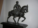 Corleone di Venice, bronz 32 cm, dub 143 cm, vyvolávací cena 1450 Euro. Corleone di Venice, bronz 32 cm, dub 143 cm, vyvolávací cena 1450 Euro.